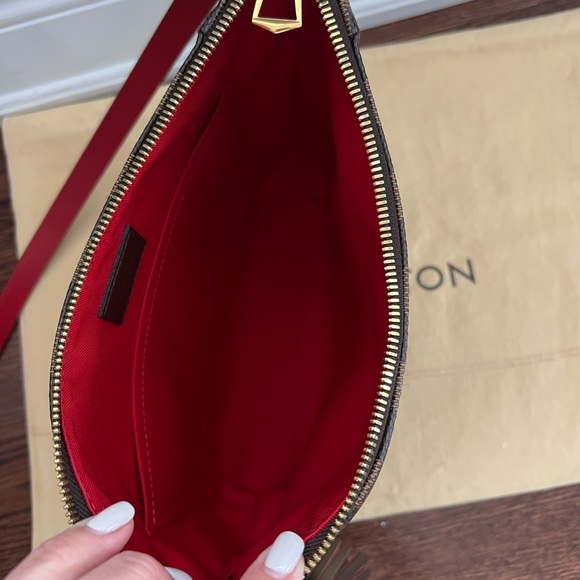 SOLD Authentic Louis Vuitton South Bank Besace - Picture 8 of 14